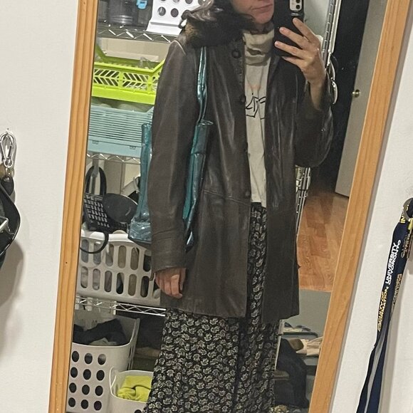 Vintage Lined brown leather coat with fake fur collar- Danier $60 - Picture 3 of 8